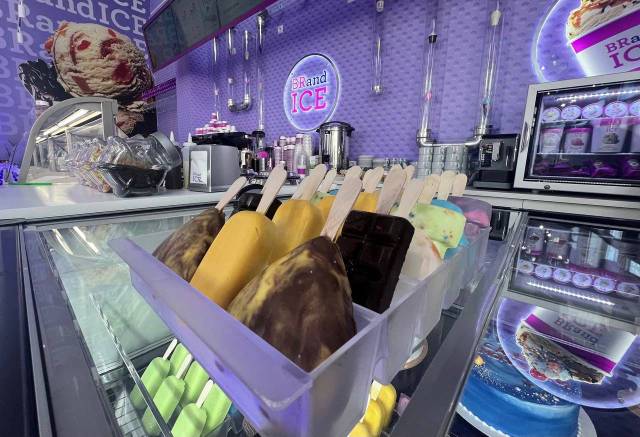 Более 50 новых сортов мороженого анонсировал на открытии флагманского кафе BRandICE