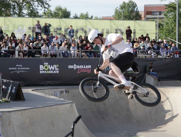 Фонд Юрия Лужкова поздравил участников спортивного фестиваля The BOWL￼