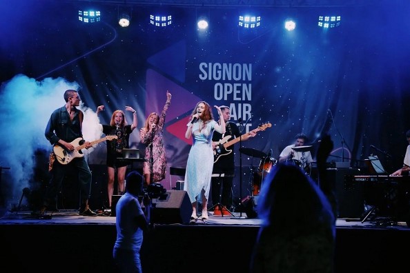 В сольном концерте Жени Львовской на СИГНОН Open Air Fest 2023 прозвучали композиции из дебютного альбома￼