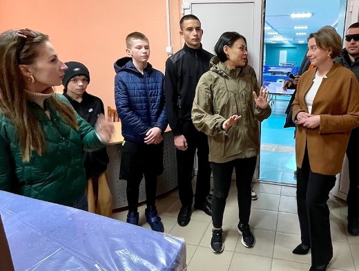 Адресную помощь жителям ДНР от фонда «Орион» передала Ксения Шойгу￼