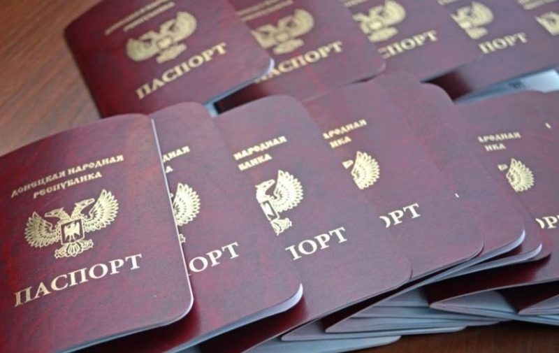 Сбербанк начал обслуживать клиентов по паспортам ДНР и ЛНР